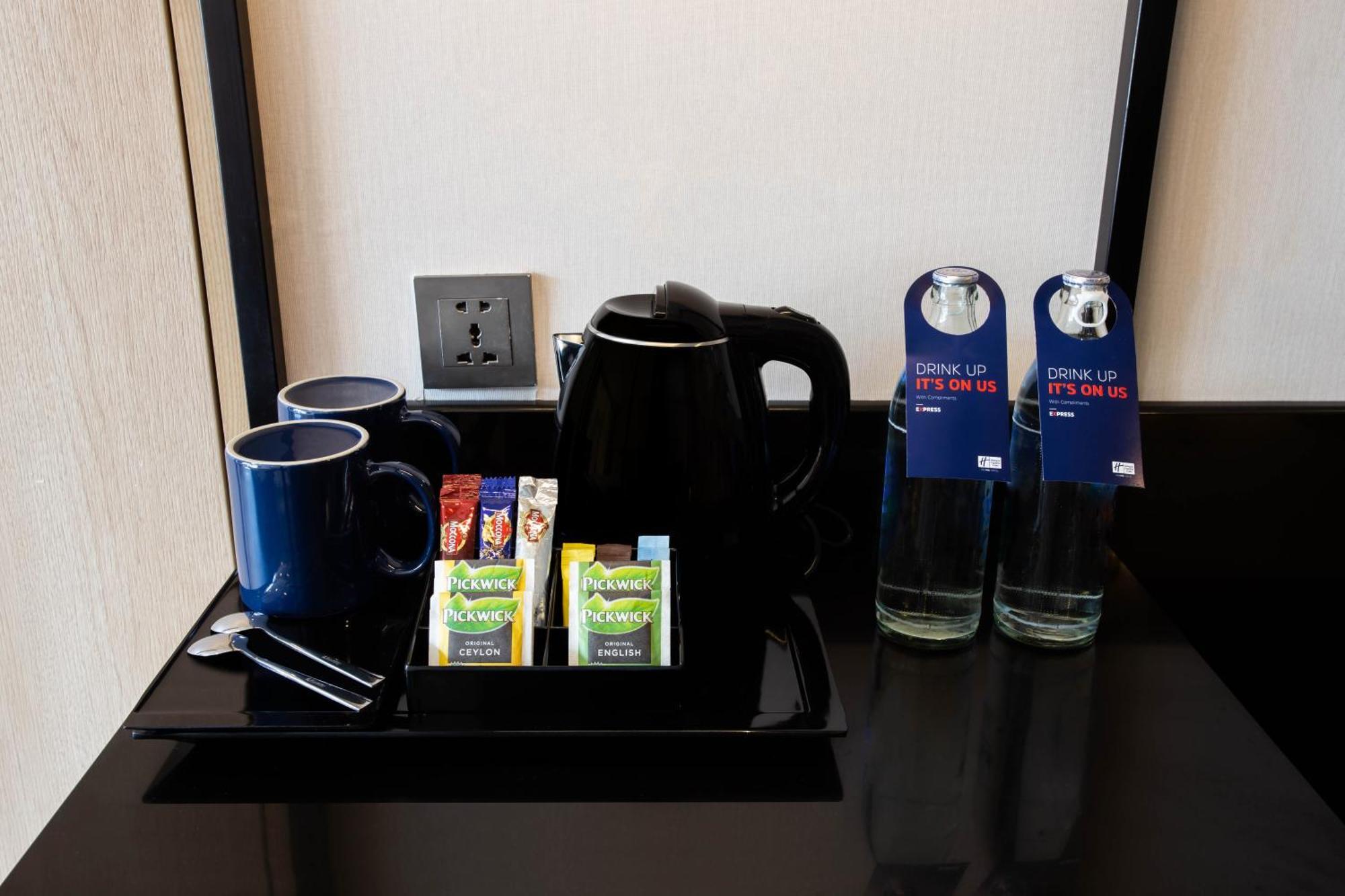 Holiday Inn Express & Suites Bangkok Central Pier By Ihg Kültér fotó